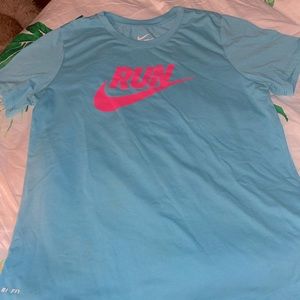 Basic Nike RUN Tee